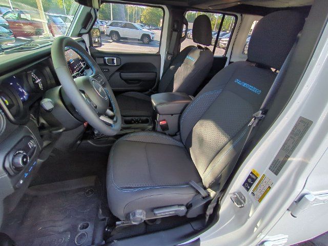 Used 2024 Jeep Wrangler Unlimited Rubicon 4xe w/ Capability Package AWD/4WD image 14