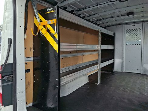 Used 2021 Nissan NV 2500 SV image 9