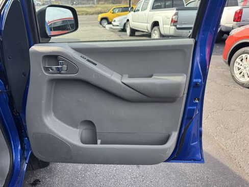 Used 2013 Nissan Frontier SV AWD/4WD image 24