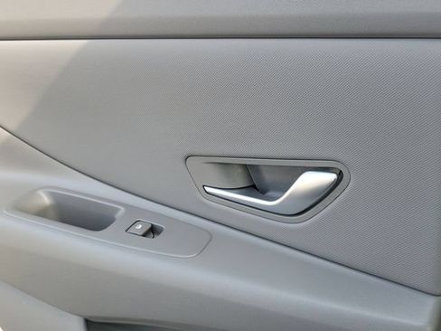 Certified 2025 Hyundai Elantra SEL FWD image 24
