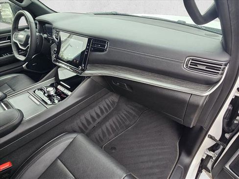 Used 2024 Jeep Wagoneer L Series III w/ Flexible Seating Group AWD/4WD image 24