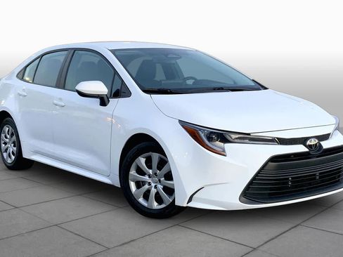 Used 2024 Toyota Corolla LE image 2
