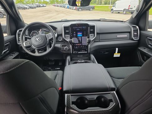 New 2026 RAM 1500 4x4 Crew Cab image 7