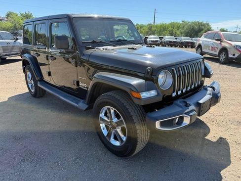 Used 2018 Jeep Wrangler Unlimited Sahara AWD/4WD image 8