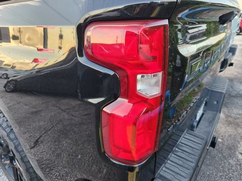 Used 2023 Chevrolet Silverado 1500 RST AWD/4WD image 5