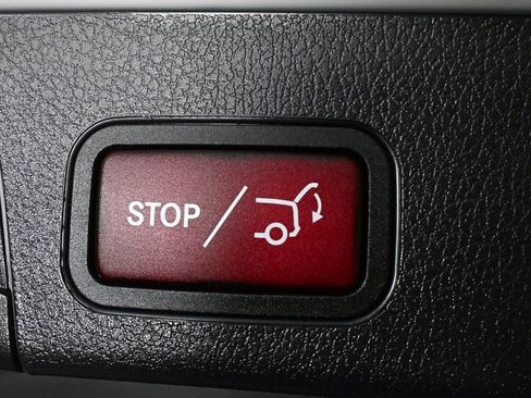 Used 2025 Mercedes-Benz GLB 250 image 31