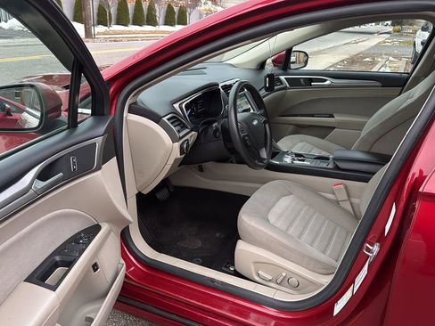 Used 2019 Ford Fusion SE image 23