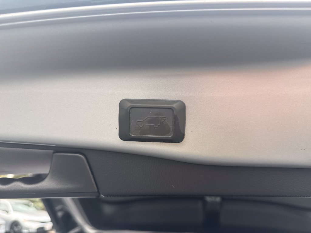 Used 2020 Toyota RAV4 Limited AWD/4WD image 43