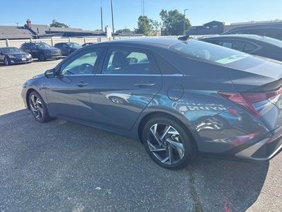 Used 2024 Hyundai Elantra SEL w/ Convenience Package
