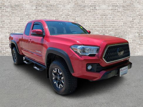 Used 2018 Toyota Tacoma TRD Off-Road AWD/4WD image 1