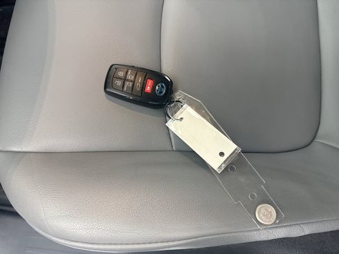 Used 2022 Toyota Sienna XLE w/ XLE Plus Package FWD image 25