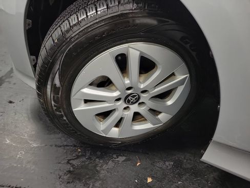 Used 2017 Toyota Prius Two FWD image 13