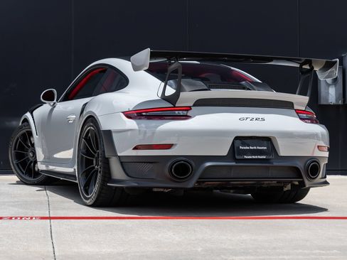Certified 2019 Porsche 911 GT2 RS RWD image 3