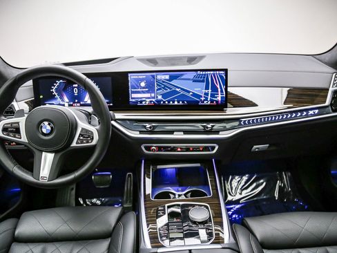 Certified 2025 BMW X7 xDrive40i w/ M Sport Package AWD/4WD image 13