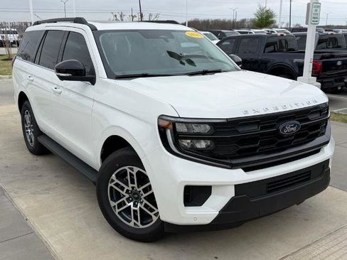 New 2025 Ford Expedition Active image 4