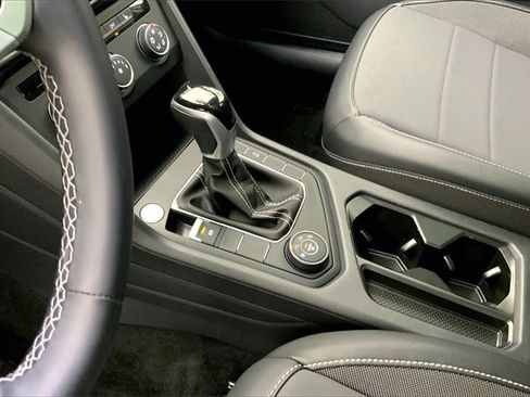 Certified 2022 Volkswagen Taos SE w/ Panoramic Sunroof Package image 14