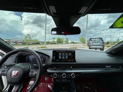 Used 2025 Honda Civic Type R image 10