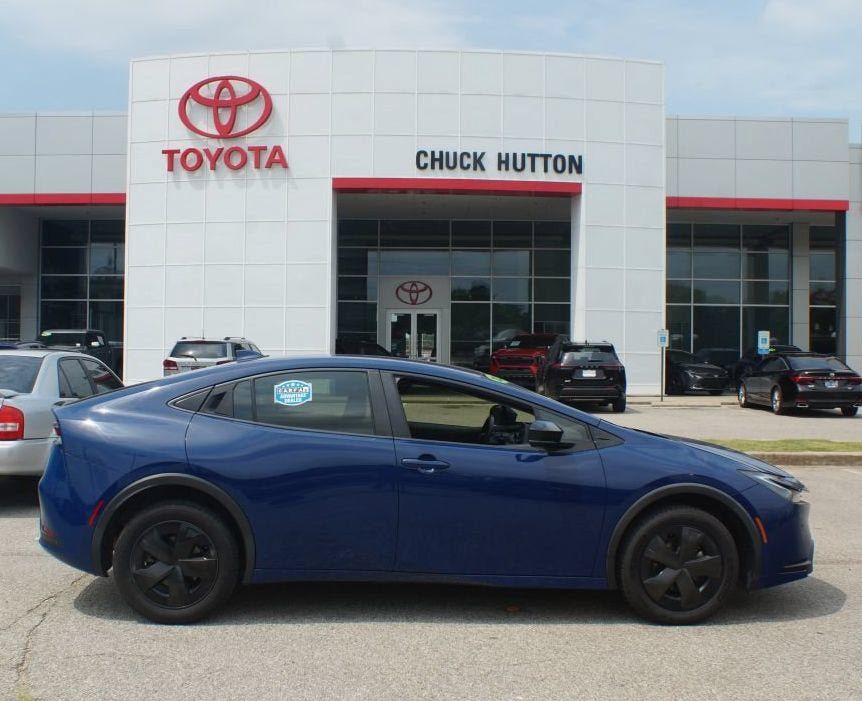 Used 2023 Toyota Prius LE FWD image 1