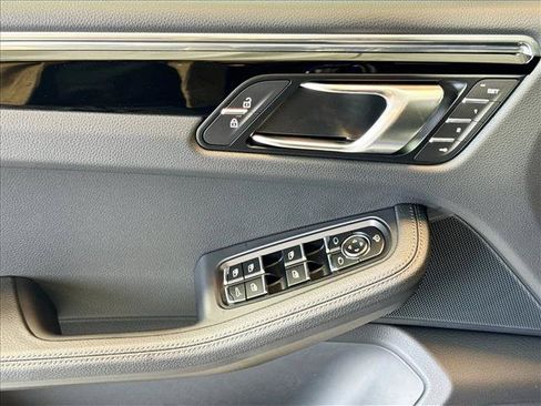 Certified 2026 Porsche Macan AWD/4WD image 11