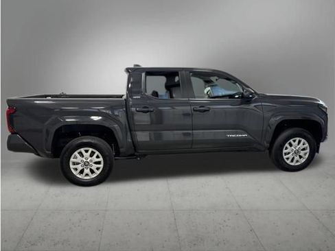 Used 2025 Toyota Tacoma SR5 AWD/4WD image 6