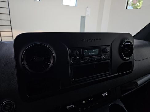 Used 2022 Mercedes-Benz Sprinter 2500 image 33