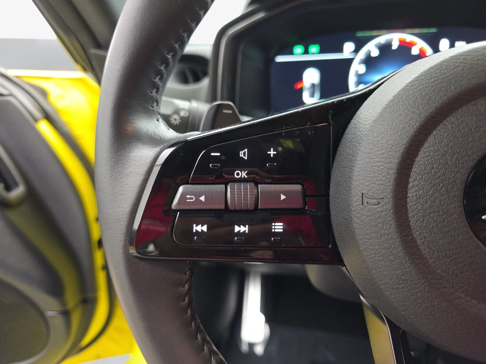 Used 2024 Nissan Z Sport w/ Floor Mat Package RWD image 14