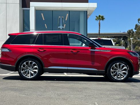New 2026 Lincoln Aviator Reserve w/ Illumination Package RWD image 2