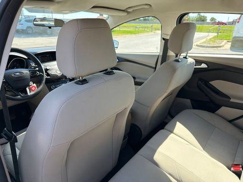 Used 2018 Ford Focus SE FWD image 12