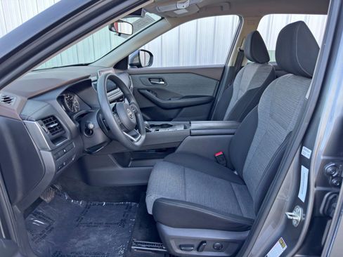 Used 2023 Nissan Rogue SV image 15