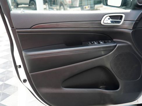 Used 2019 Jeep Grand Cherokee Altitude AWD/4WD image 43