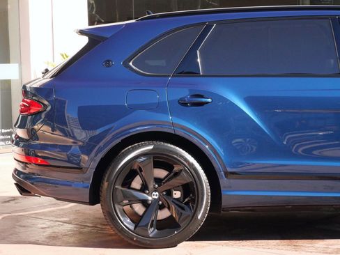 New 2025 Bentley Bentayga Extended Wheelbase image 9