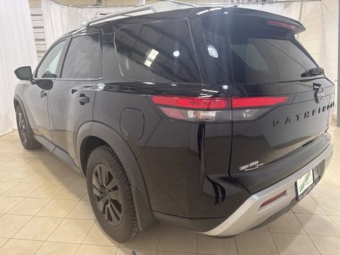 Used 2022 Nissan Pathfinder SL w/ SL Black Package image 4