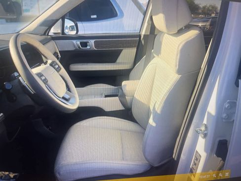 Used 2025 Hyundai Santa Fe Calligraphy FWD image 8