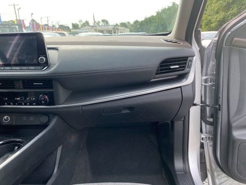 Used 2023 Nissan Rogue SV image 28