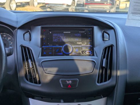 Used 2014 Ford Focus SE w/ SE Sport Package image 17