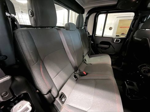 Used 2026 Jeep Gladiator Rubicon AWD/4WD image 15