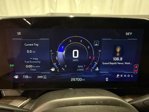 Used 2025 Chevrolet Suburban Z71 image 13