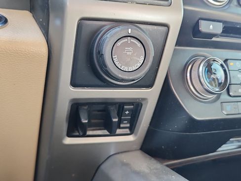 Used 2017 Ford F150 Lariat w/ Equipment Group 502A Luxury image 31