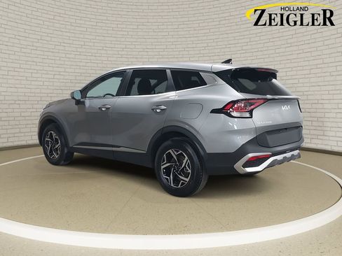 Used 2025 Kia Sportage LX image 7