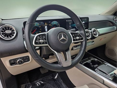 Used 2021 Mercedes-Benz GLB 250 w/ Premium Package image 23