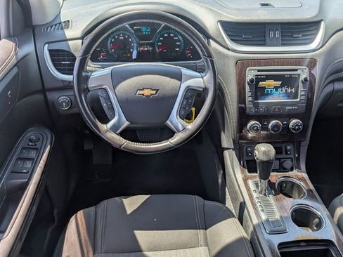 Used 2015 Chevrolet Traverse LT w/ Style and Technology Package FWD image 13
