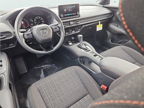 Certified 2025 Honda HR-V Sport image 3