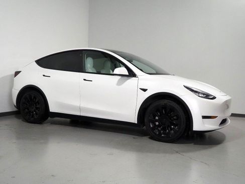Used 2021 Tesla Model Y Long Range AWD/4WD image 1
