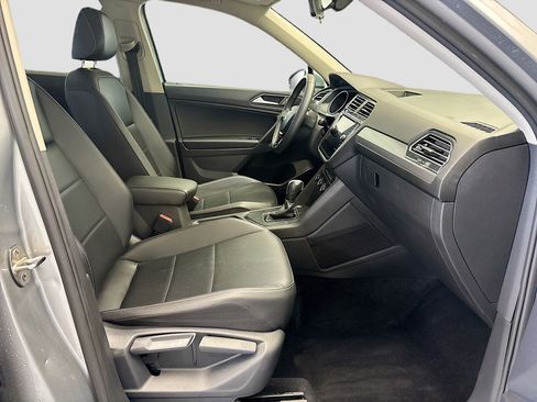 Used 2021 Volkswagen Tiguan SE image 20