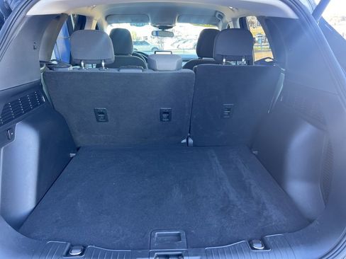 Used 2022 Ford Escape SE w/ SE Sport Appearance Package image 16