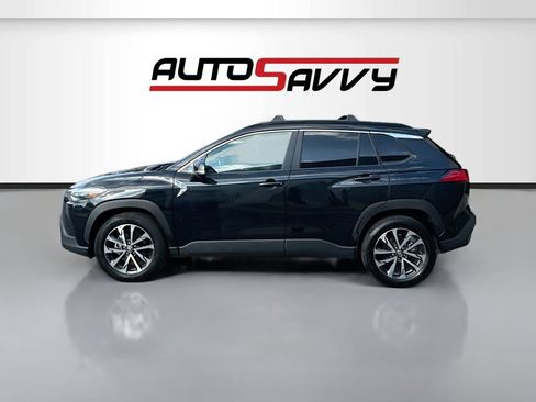 Used 2024 Toyota Corolla Cross XLE w/ Convenience Package image 4