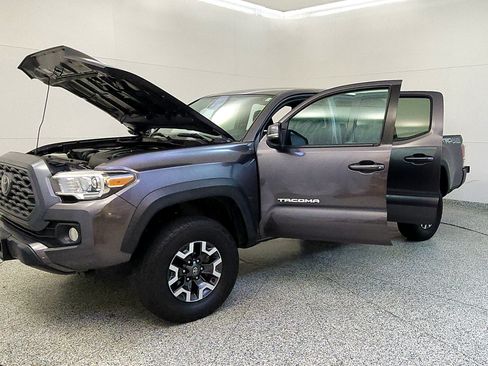 Used 2021 Toyota Tacoma TRD Off-Road w/ Technology Package AWD/4WD image 10
