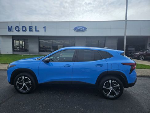 Used 2024 Chevrolet Trax RS w/ Driver Confidence Package FWD image 1