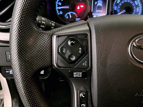 Used 2022 Toyota Tacoma TRD Off-Road image 17