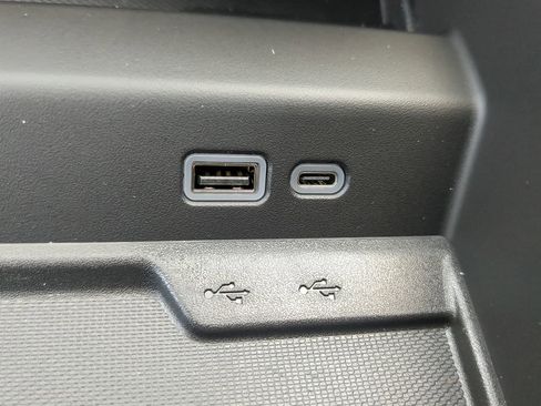 New 2025 Chevrolet Suburban Premier image 21